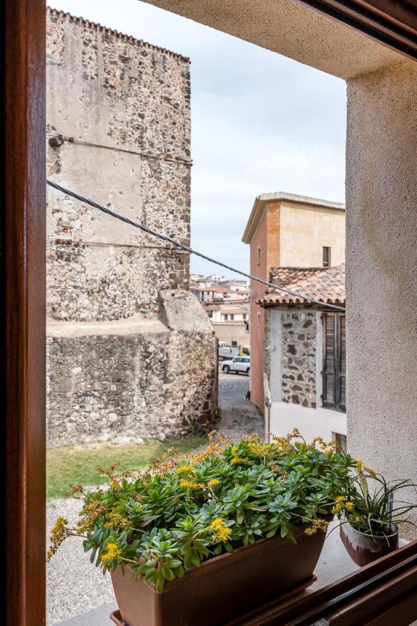 Domo Mea Terra E Domo Mea Chelu - Comfort Nel Centro Storico Di Orosei Exterior photo